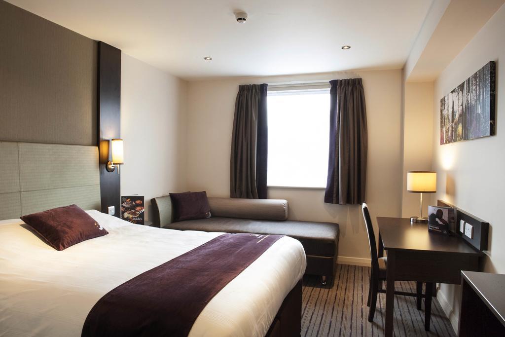 Premier Inn London Uxbridge Eksteriør billede